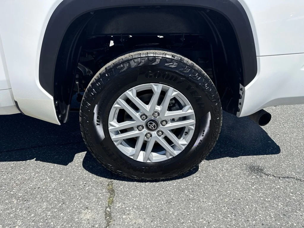 Used 2025 White Toyota SR5 image 31