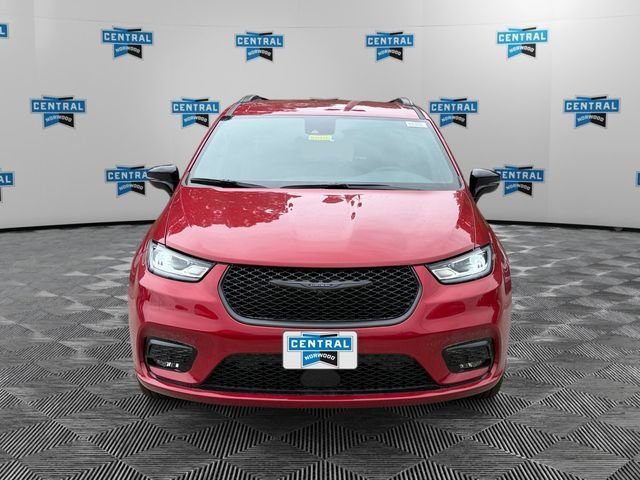 New 2026 Red Hot Pearl-Coat Exterior Paint Chrysler Select image 8