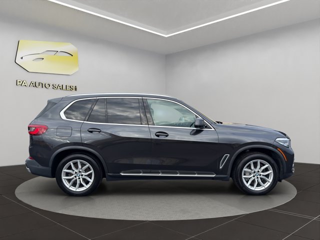 Used 2019 Dark Graphite Metallic BMW xDrive40i image 8