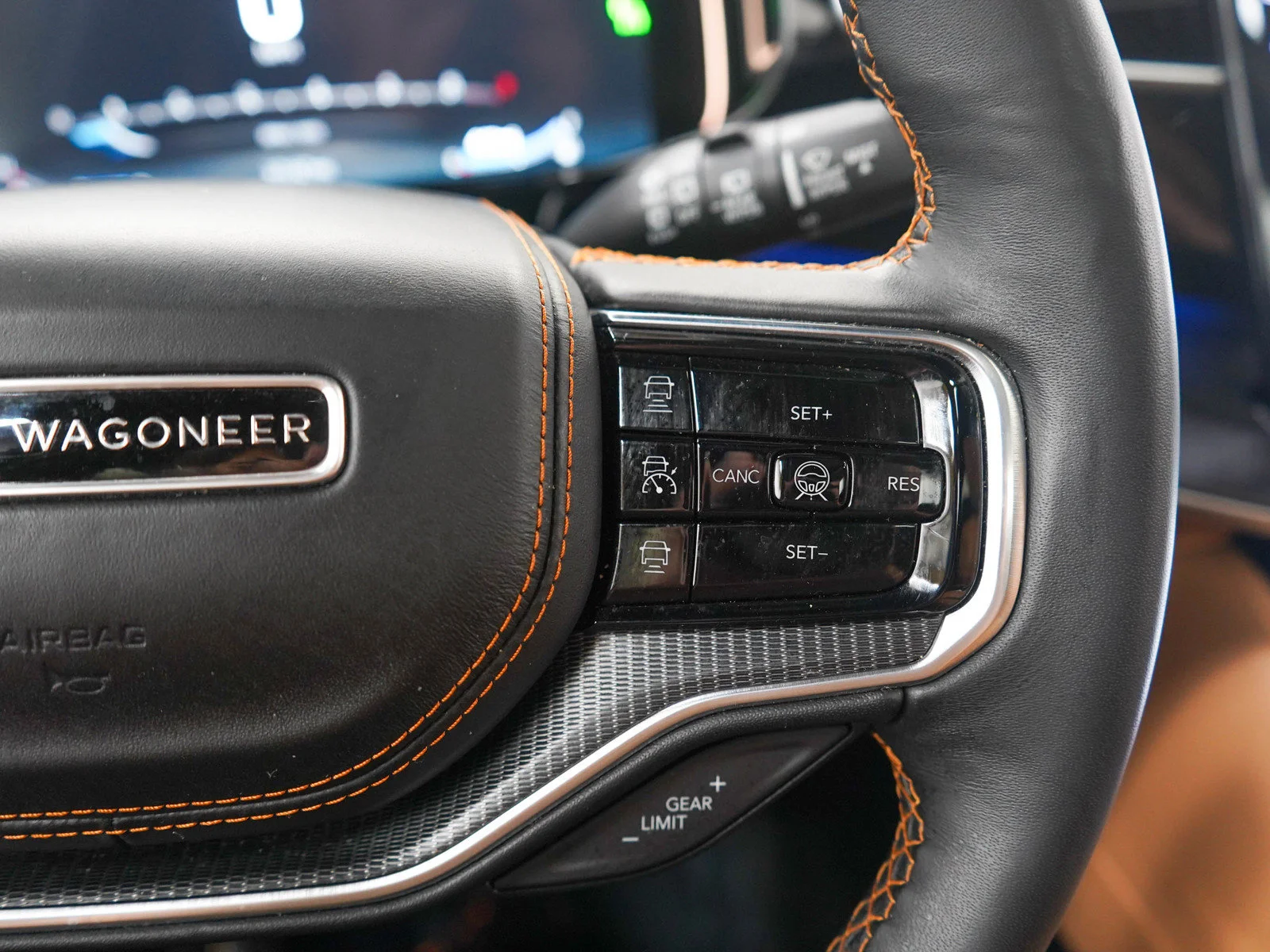 Used 2025 Diamond Black Crystal Pearlcoat Jeep Series III image 27
