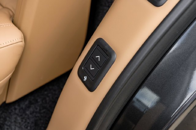 Used 2025 Gray Land Rover Autobiography image 51