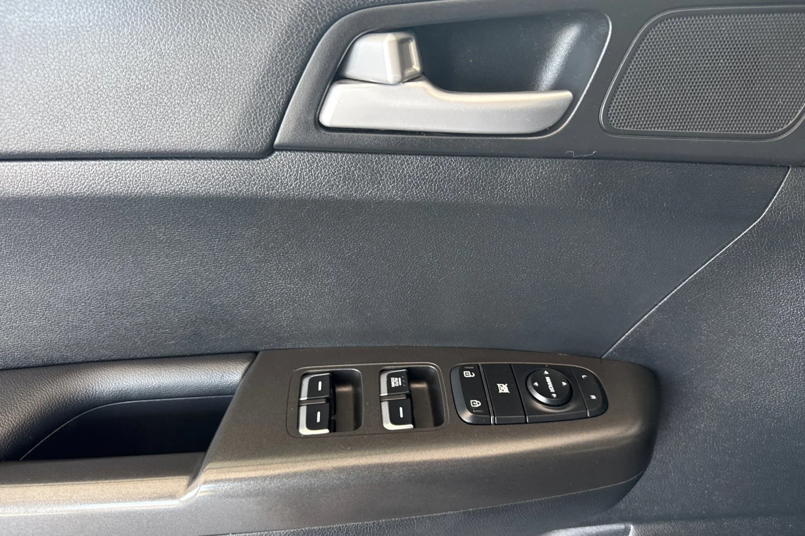 Used 2019 Black Cherry Kia LX image 11