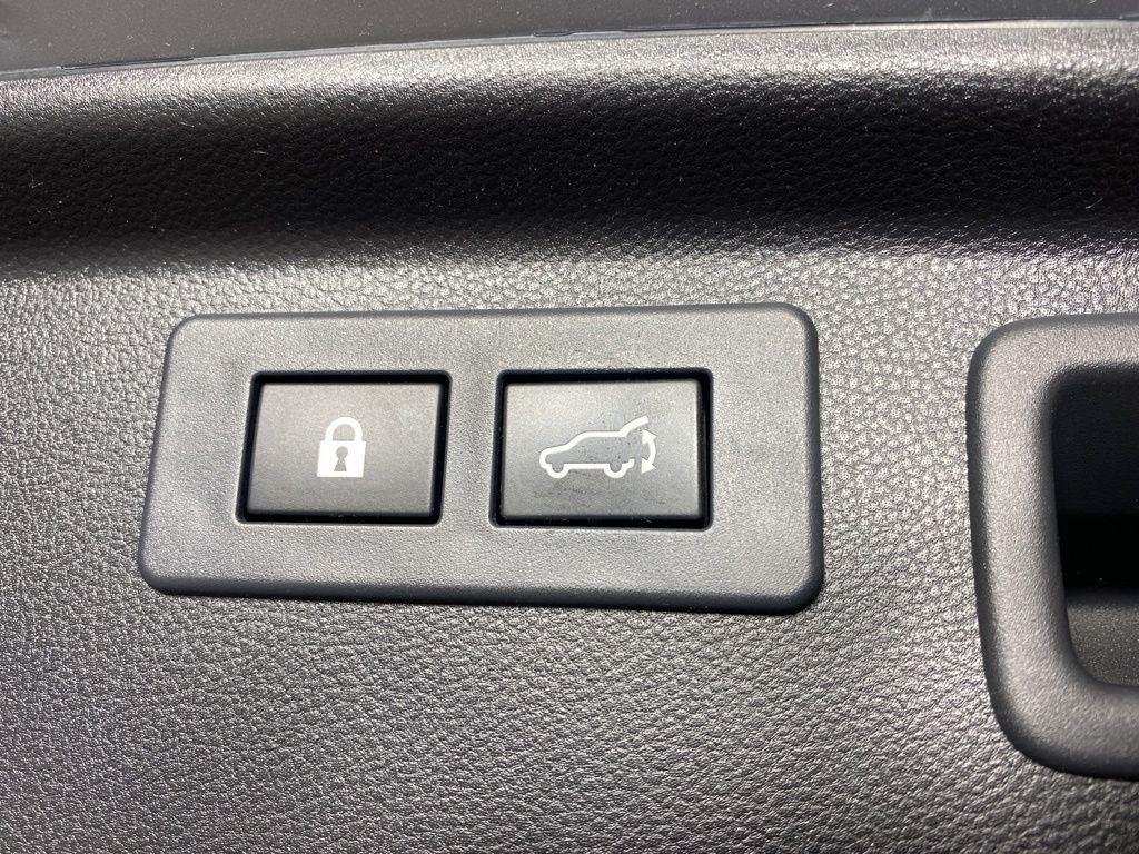 Used 2021 Ice Silver Metallic Subaru Premium image 26