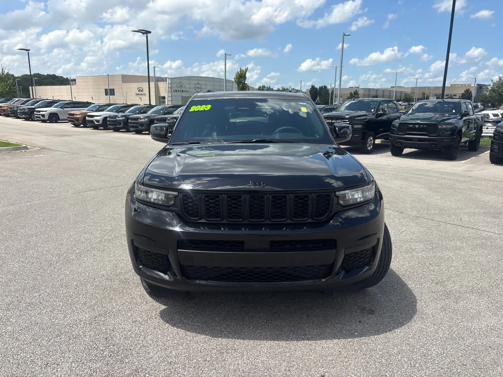 Used 2023 Diamond Black Crystal Pearlcoat Jeep Altitude X image 4