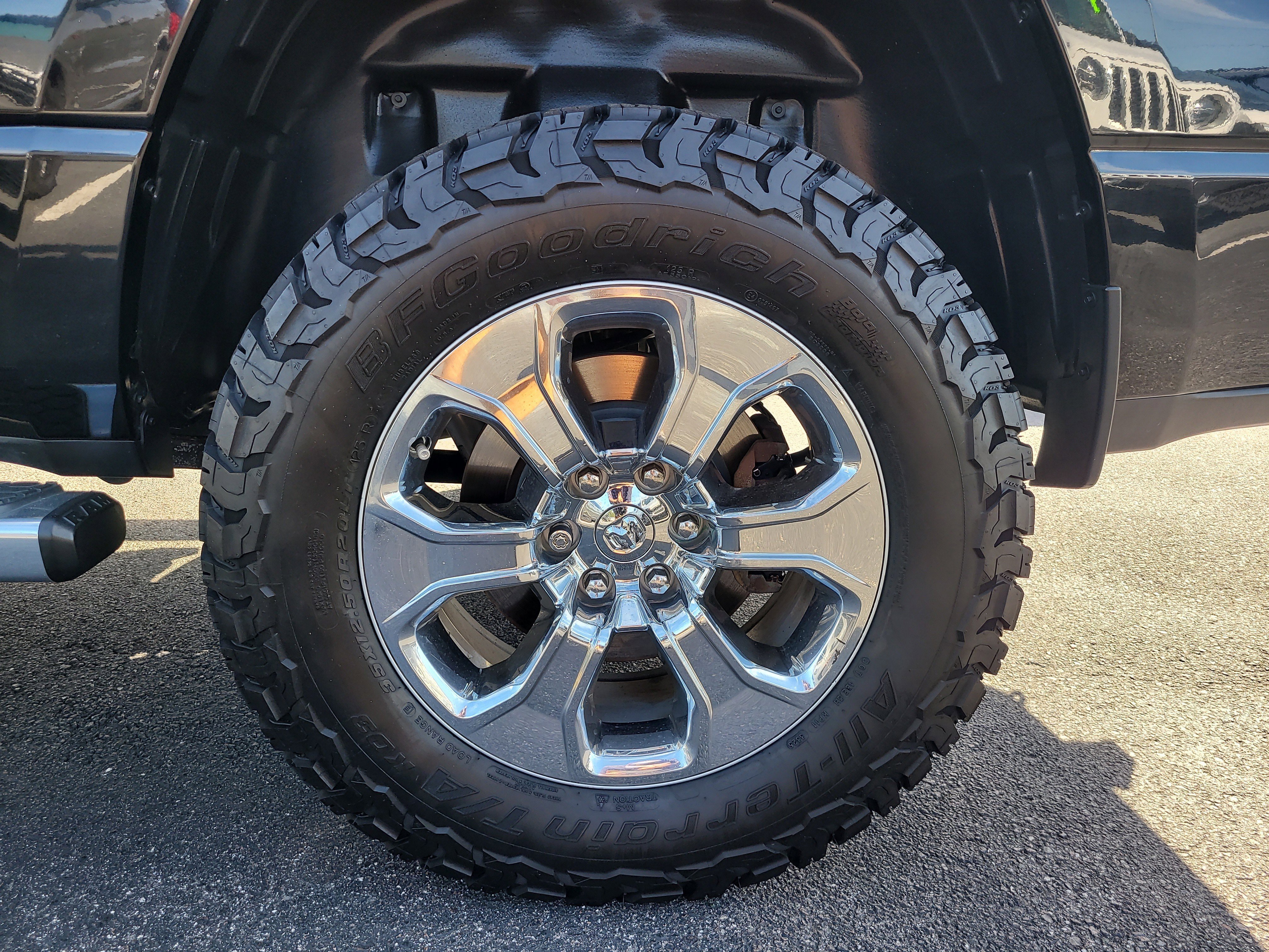 Used 2019 Diamond Black Crystal Pearlcoat Ram Big Horn/Lone Star image 9