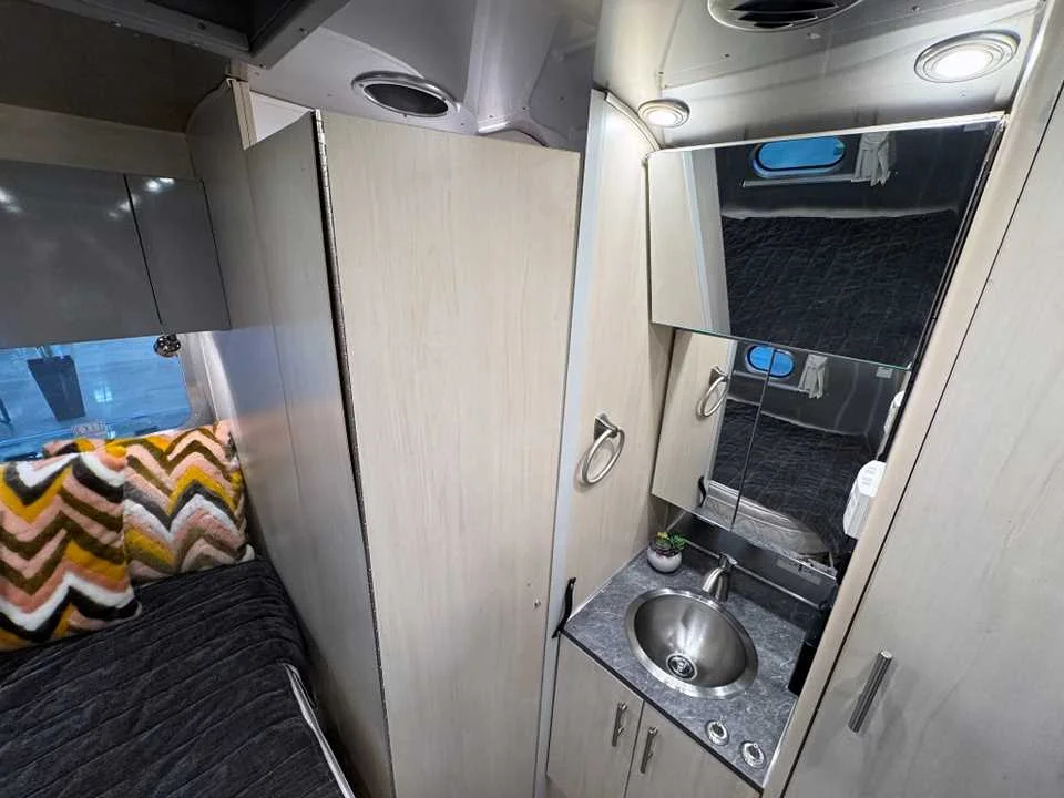 Used 2022 SILVER AIRSTREAM  image 17