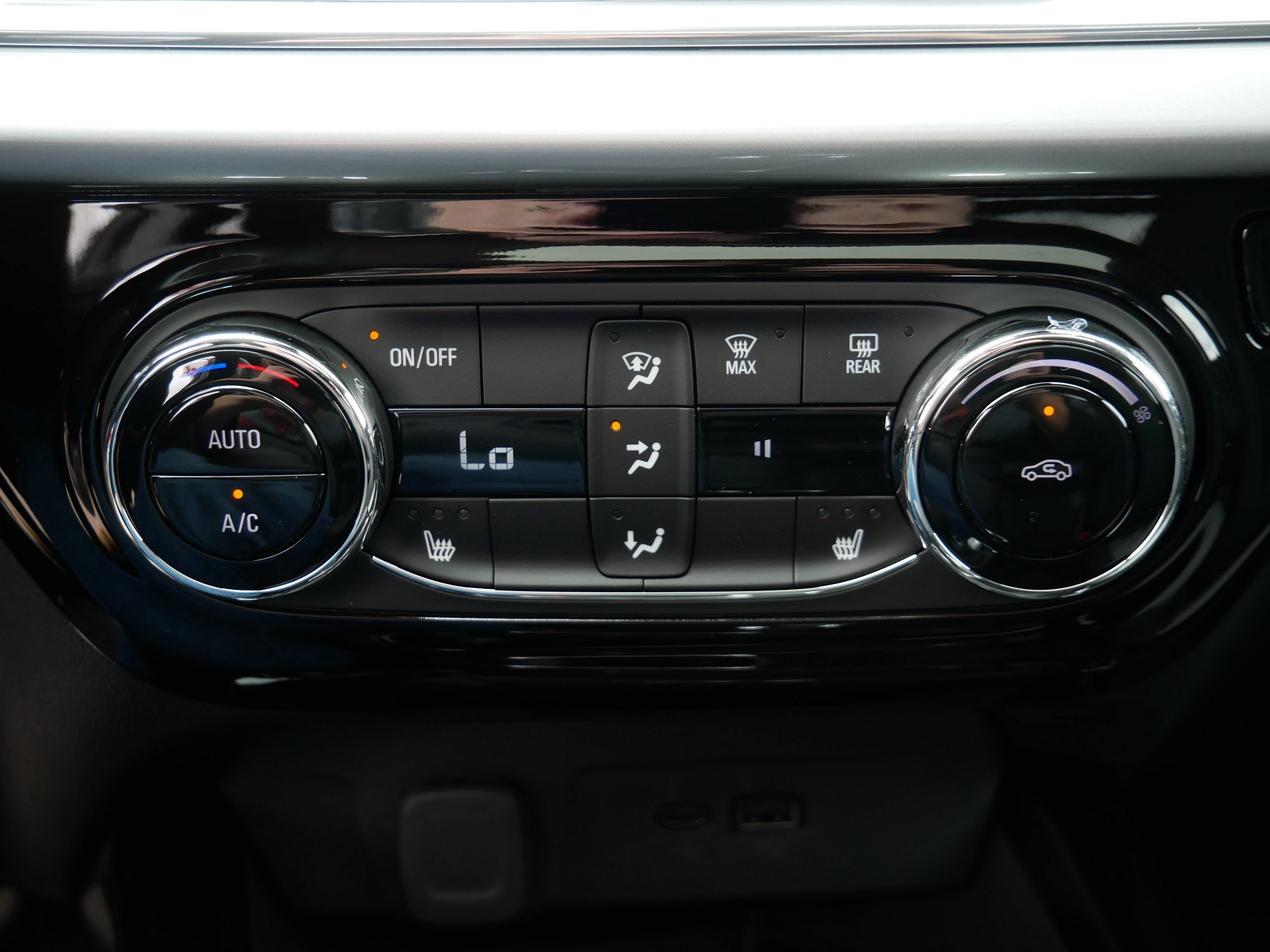 2026 Chevrolet Trax LT - Photo 8