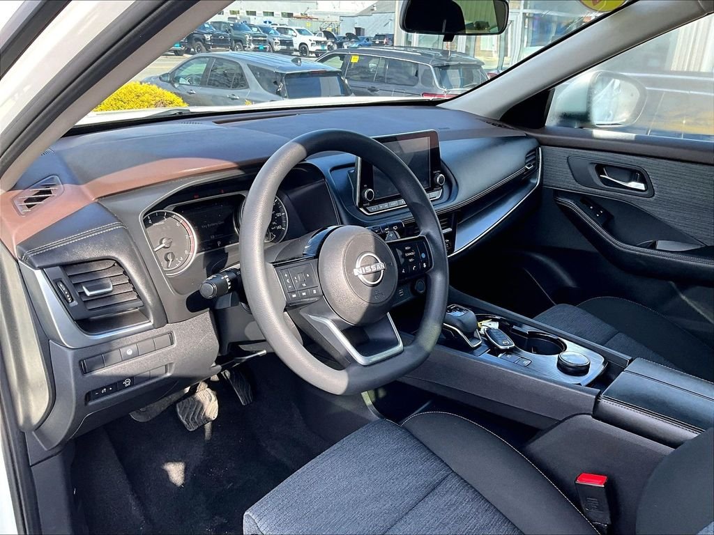 Used 2023 White Nissan SV image 8