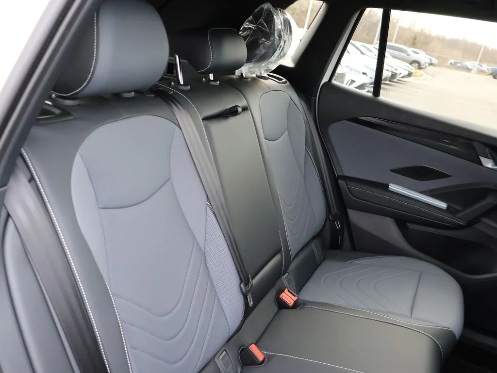 New 2026 White Volkswagen 2.0T SE R-Line Black image 31