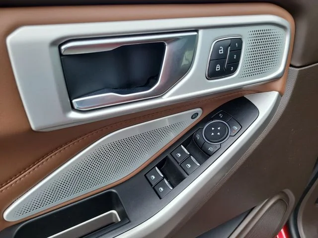 Used 2022 Red Ford King Ranch image 19