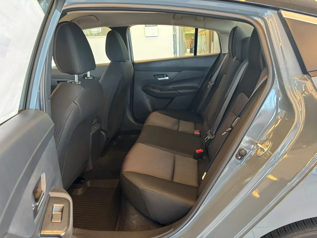New 2026 Atlantic Gray Metallic / Super Black Two-tone Nissan SR image 24