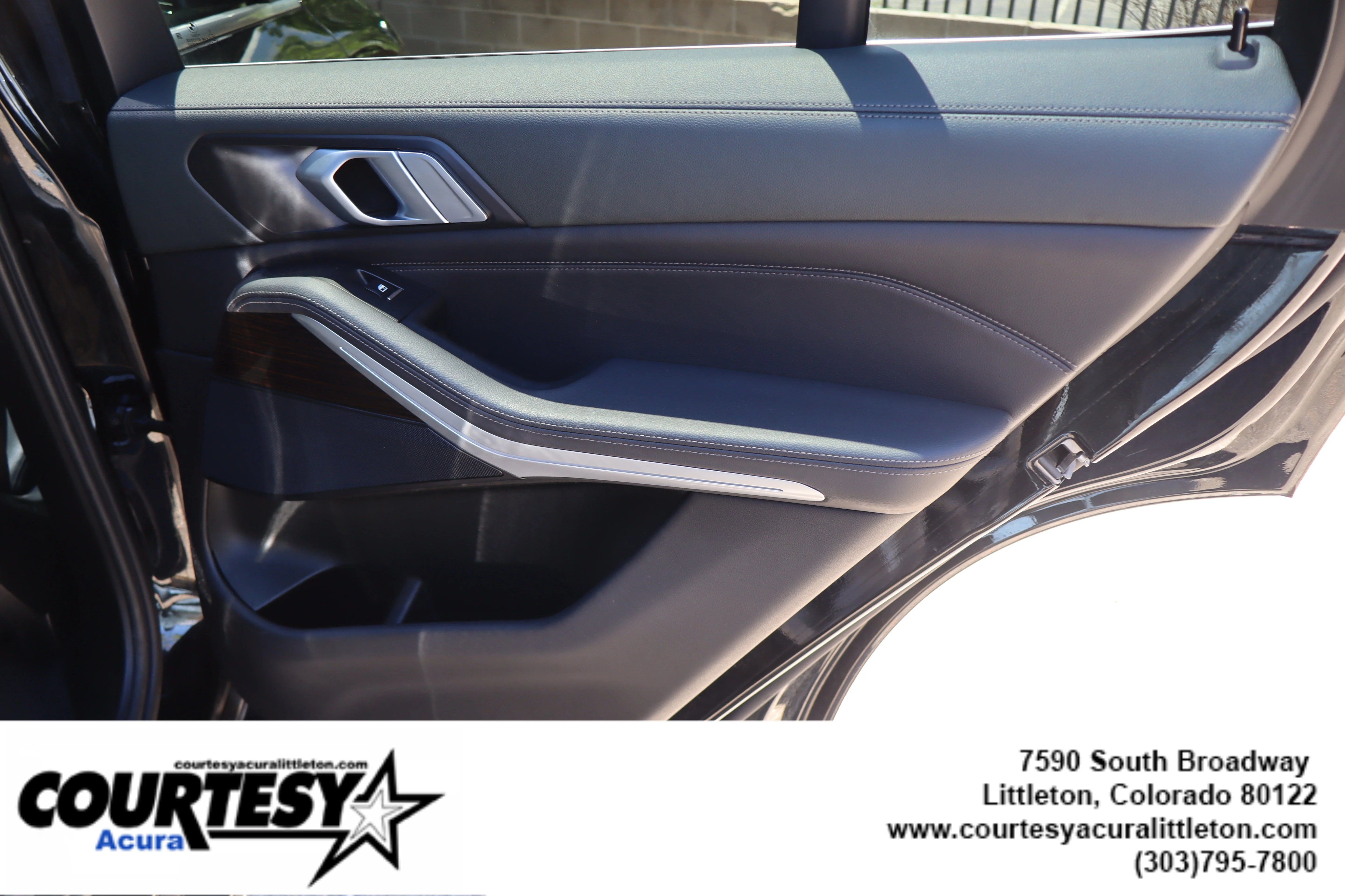 Used 2020 Jet Black BMW xDrive40i image 33