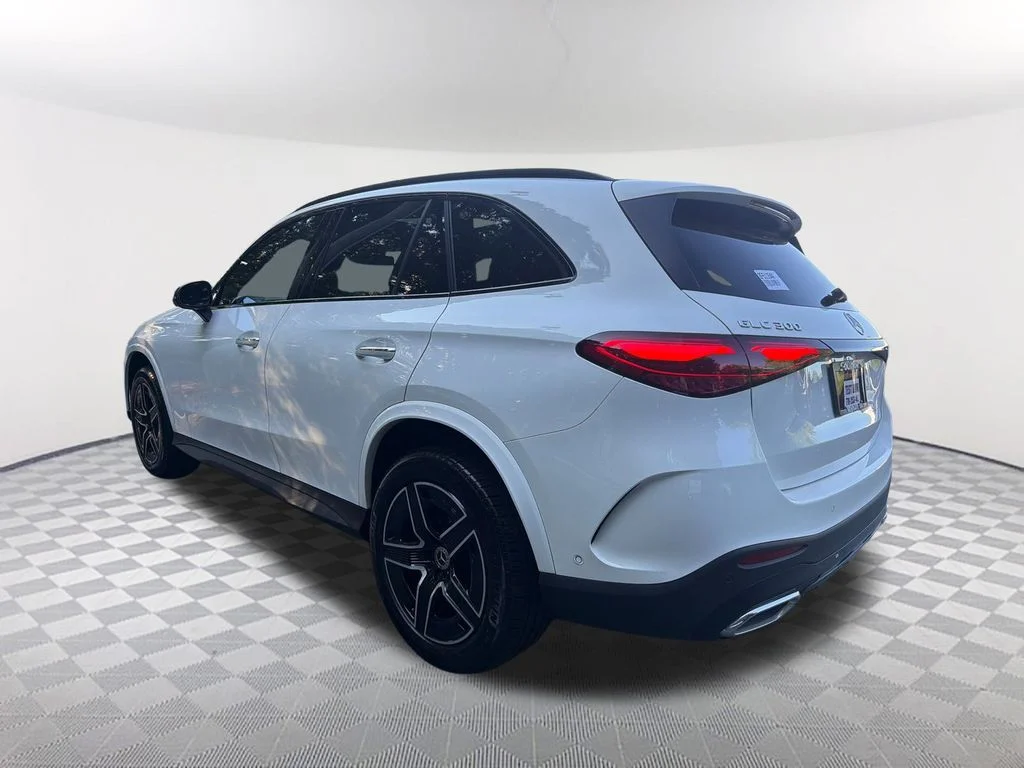 Used 2024  Mercedes-Benz GLC 300 image 7