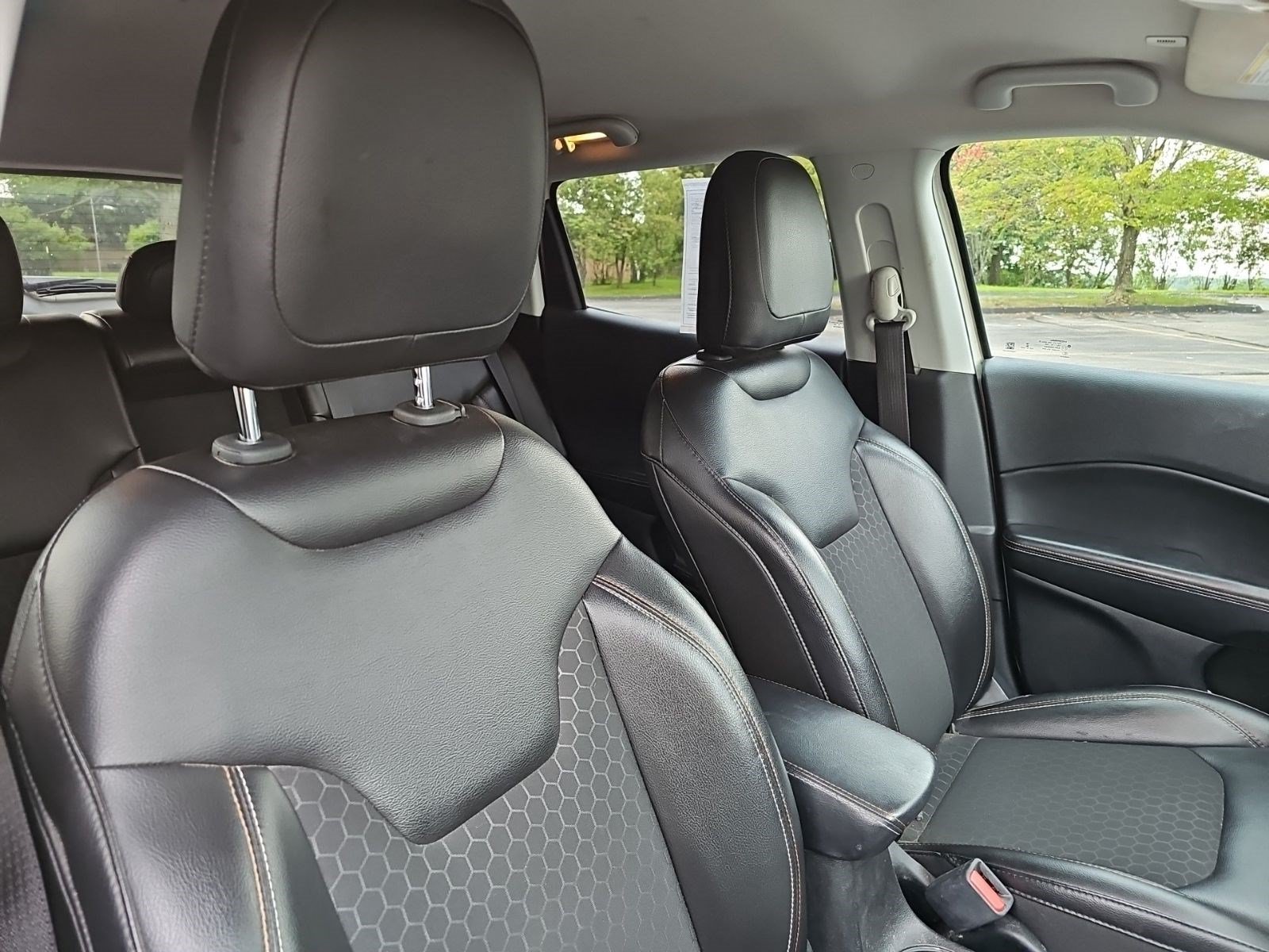 Used 2018 White Clearcoat Jeep Latitude image 11