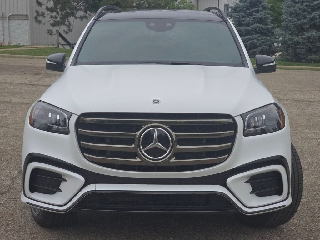 New 2026 MANUFAKTUR Moonlight White Magno Mercedes-Benz GLS 450 image 11