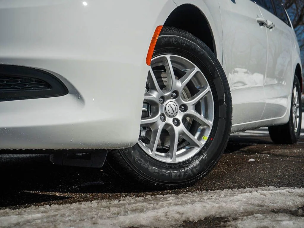 New 2026 Bright White Clearcoat Chrysler LX image 6