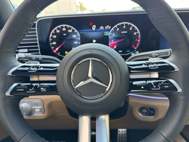 New 2026 MANUFAKTUR Moonlight White Metallic Mercedes-Benz GLS 580 image 12