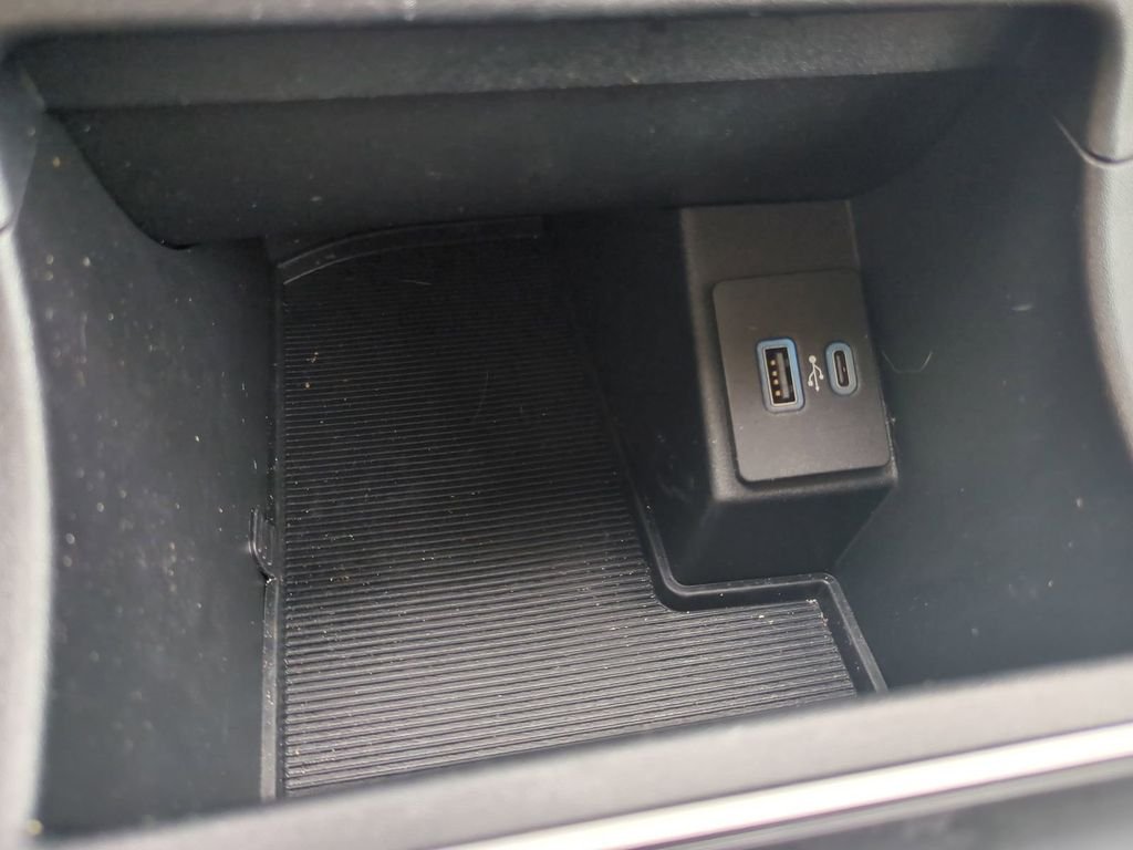 2021 Ford Edge SE - Photo 25