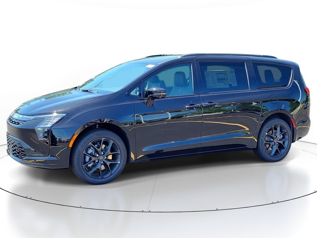 New 2027 Diamond Black Crystal Pearl-Coat Exterior Paint Chrysler Limited image 2