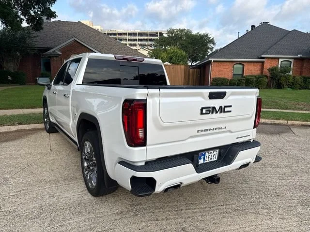 Used 2024 White Frost Tricoat GMC Denali Ultimate image 4