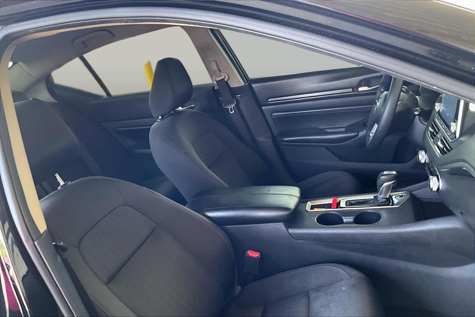 Used 2020 Super Black Nissan 2.5 S image 9