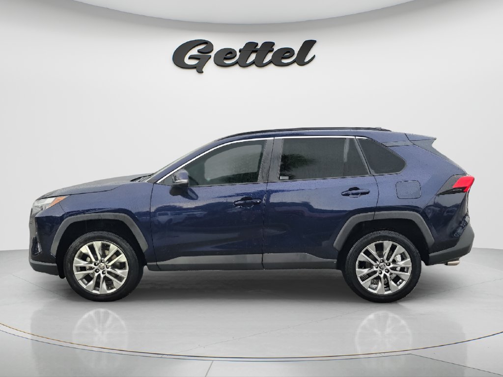 Certified Used 2022  Toyota XLE Premium image 8