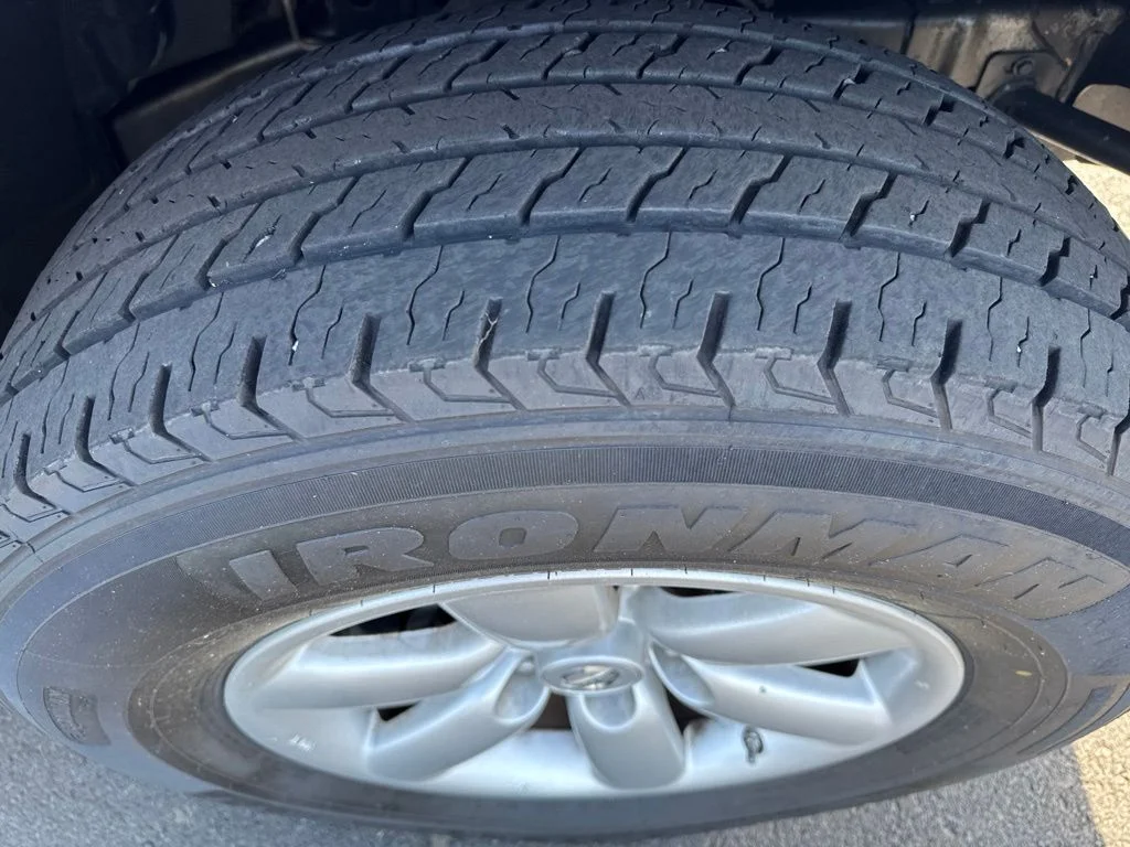 Used 2010 Silver Nissan SE image 11