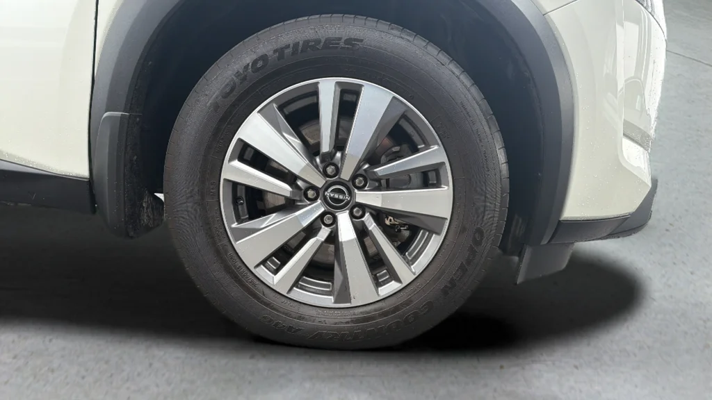 Used 2023 White Nissan SL image 26