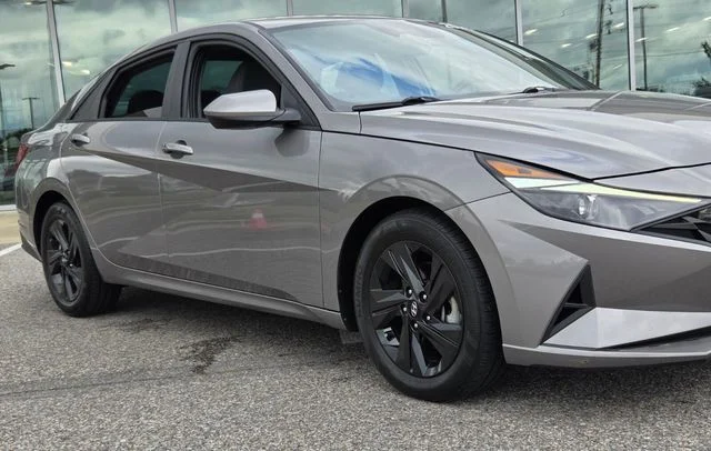 Used 2023 Silver Hyundai SEL image 23