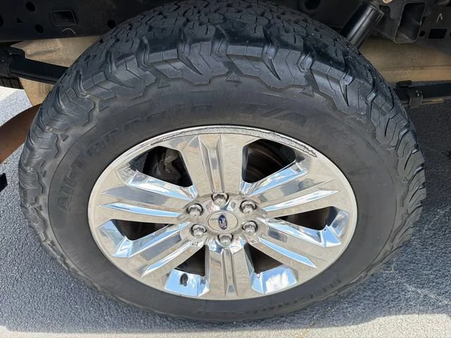 Used 2019 Black Ford LARIAT image 17
