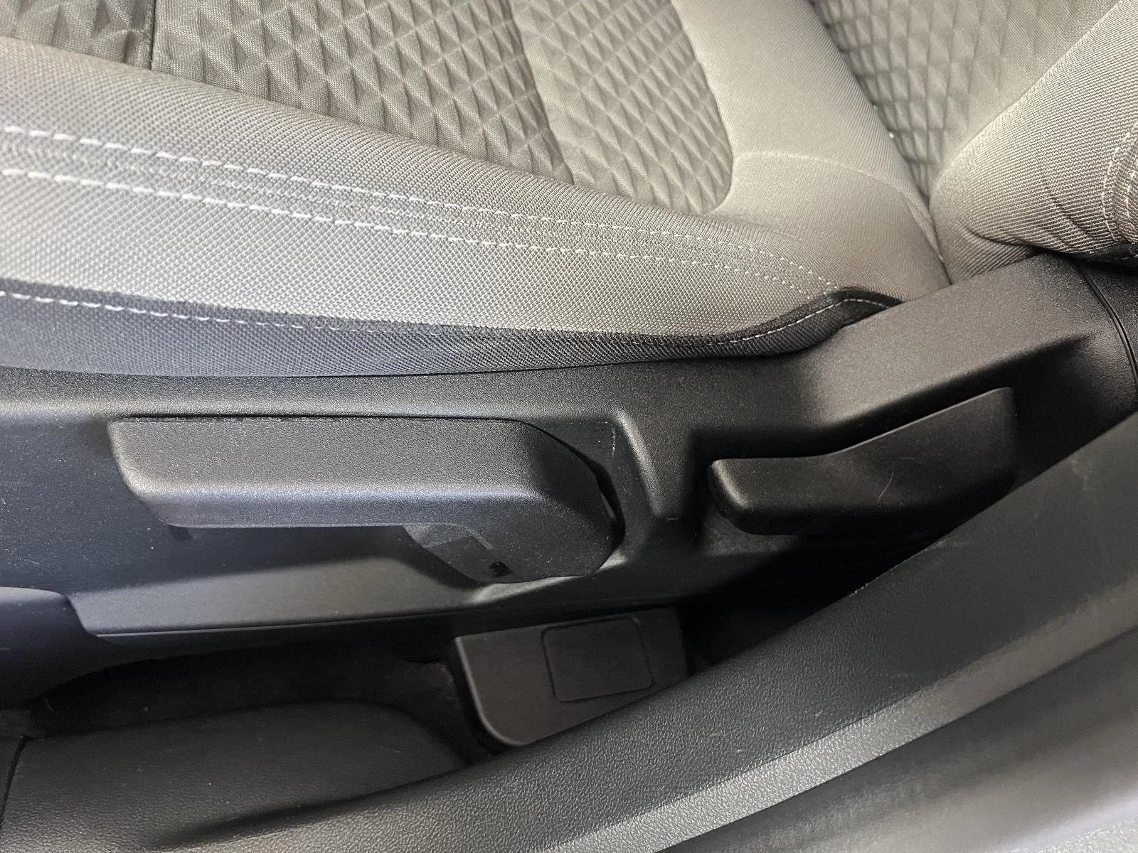 Used 2021 Carbonized Grey Ford SE image 7