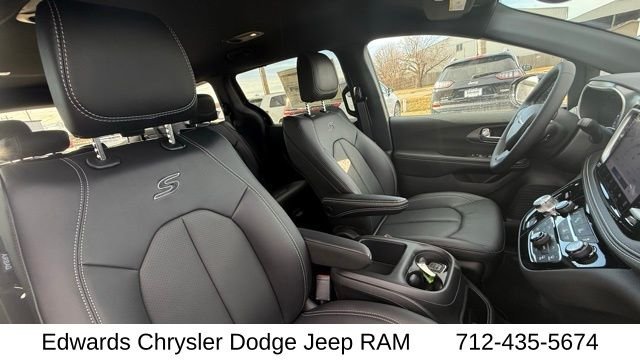 2026 Chrysler Pacifica Select - Photo 45