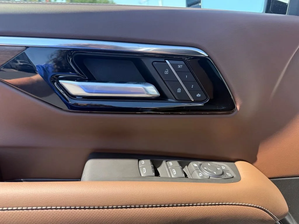 New 2026 Polar White Tricoat Chevrolet High Country image 18