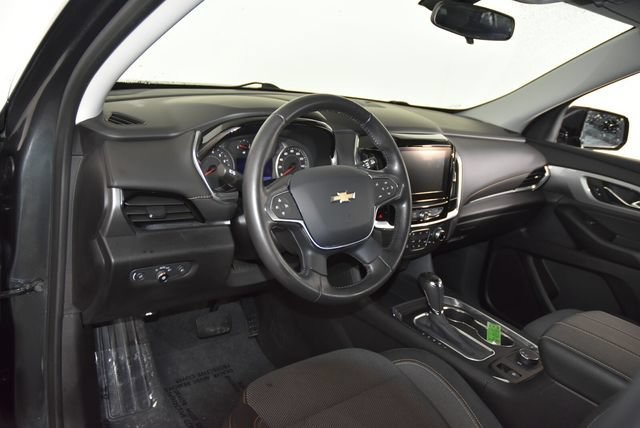 Used 2020 GRAPHITE METALLIC Chevrolet LT Cloth image 29