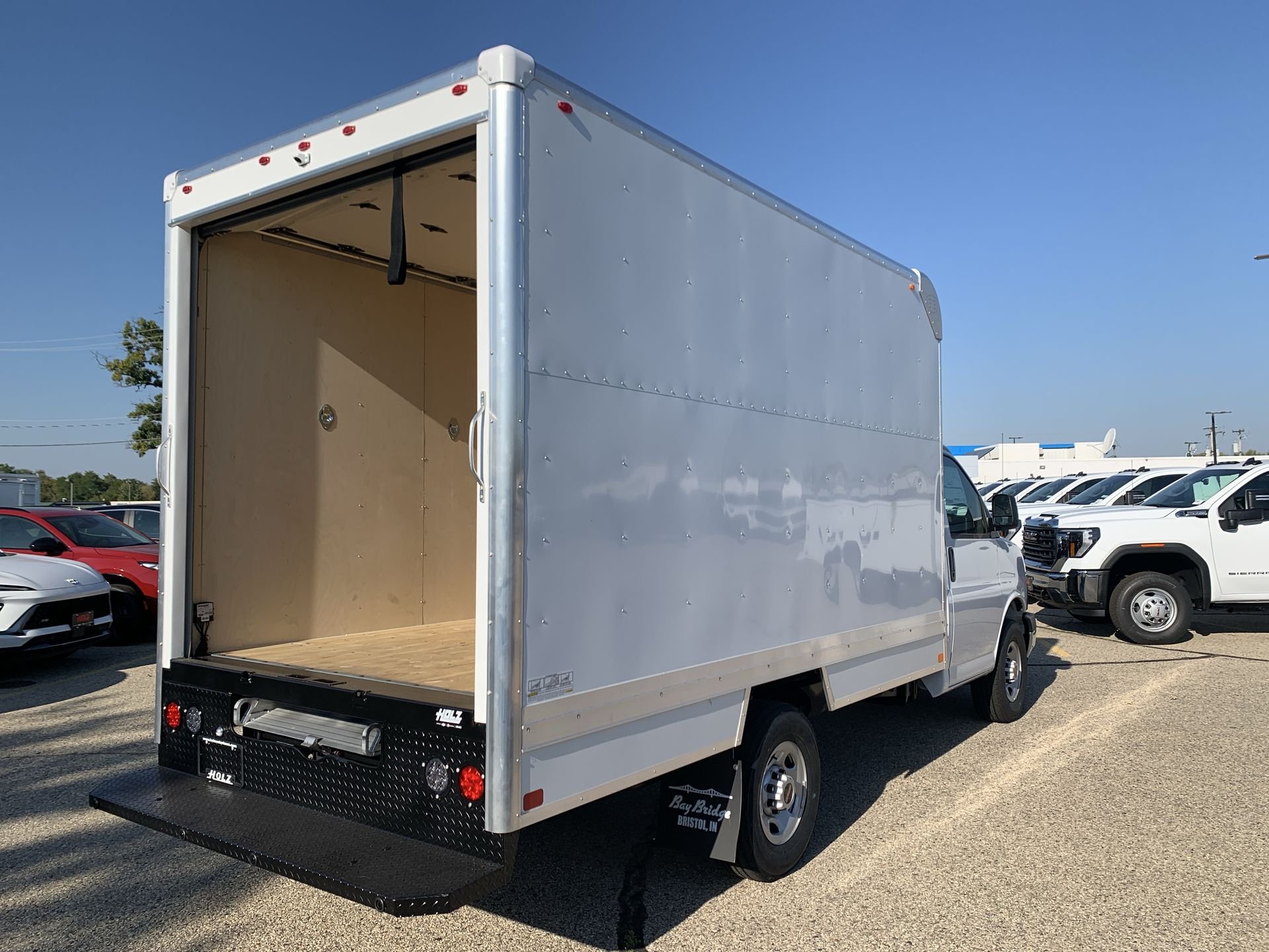 New 2025 Summit White GMC 1WT image 40