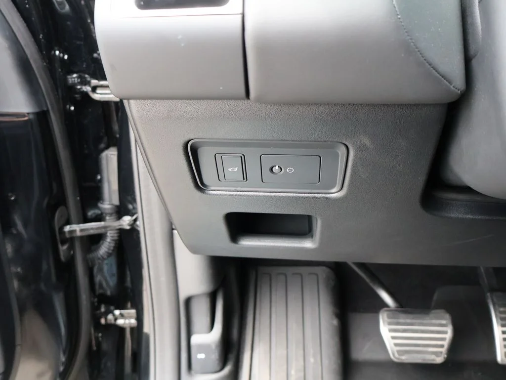 2025 Land Rover Discovery Metropolitan Edition - Photo 35