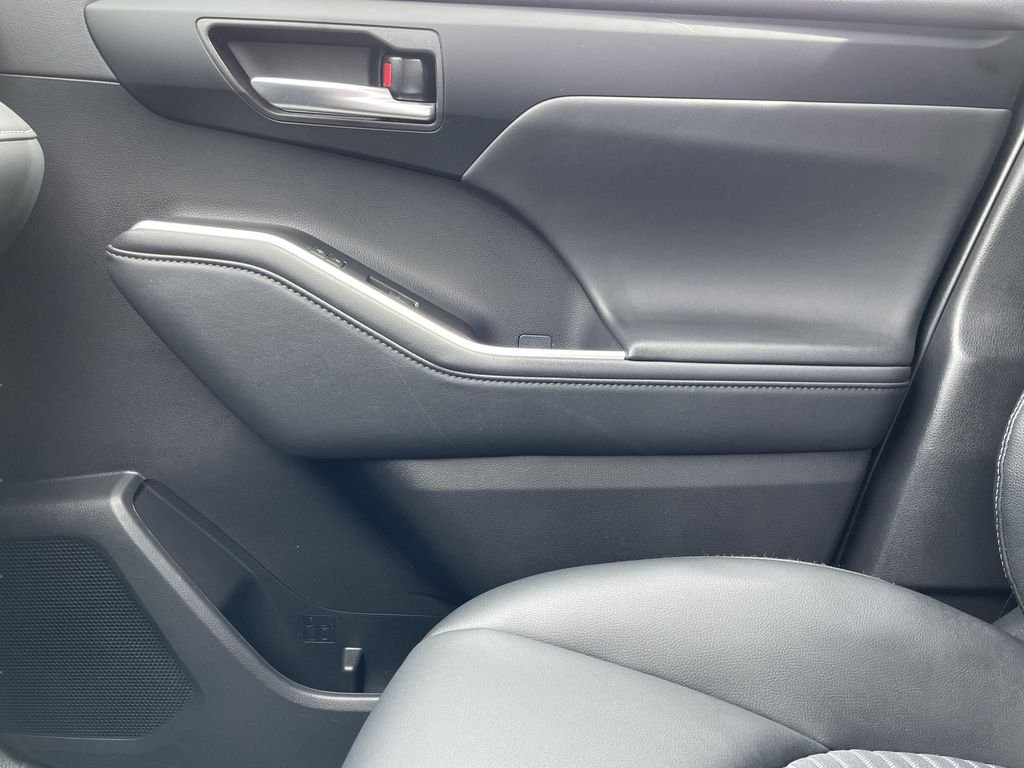Used 2025  Toyota XSE image 15