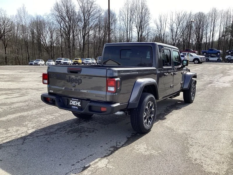 New 2026 Granite Crystal Metallic Clear-Coat Exterior Paint Jeep Sahara image 7