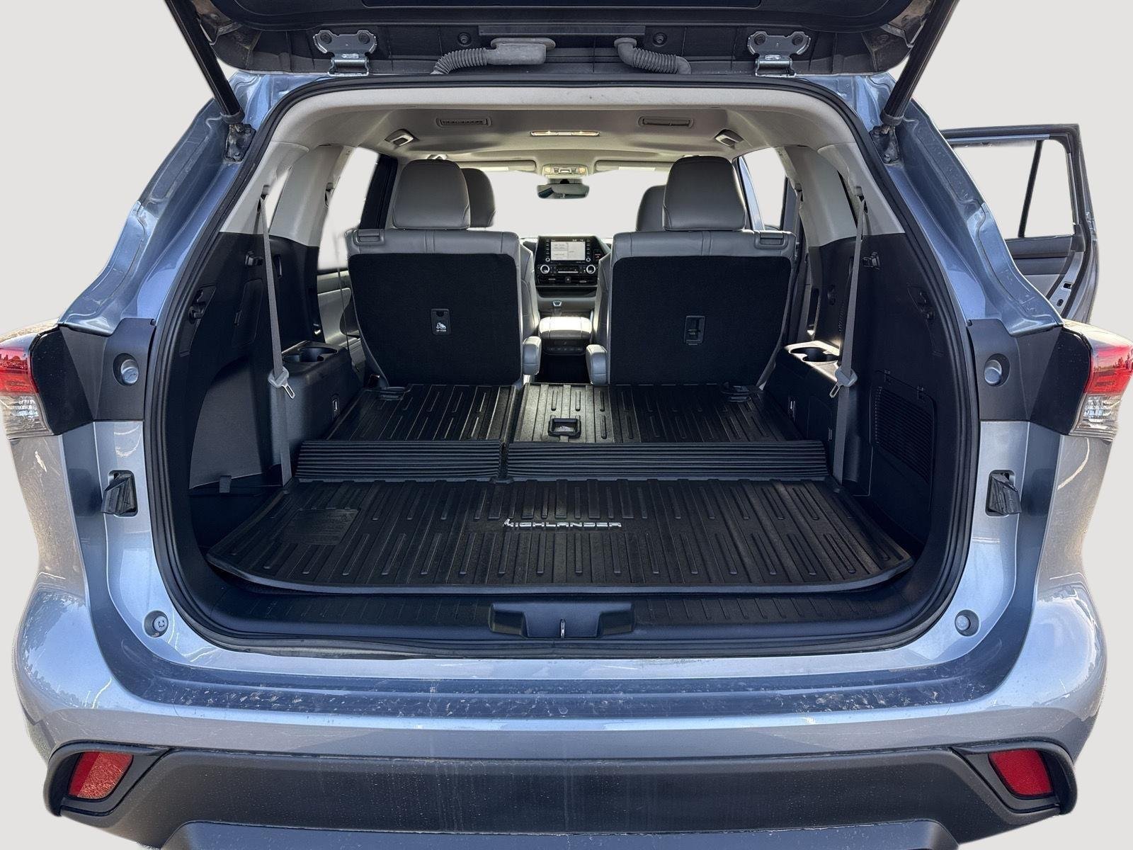 Used 2022 Moon Dust Toyota XLE image 8