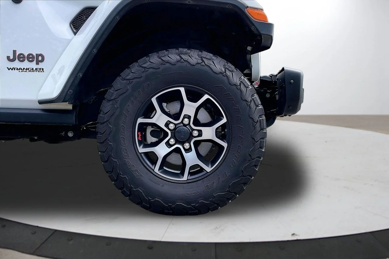 Certified Used 2018 White Jeep Rubicon image 34