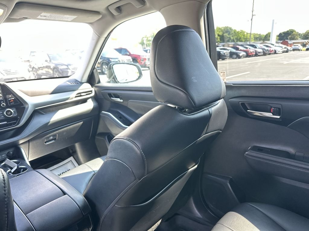 Used 2022 Black Toyota XLE image 11