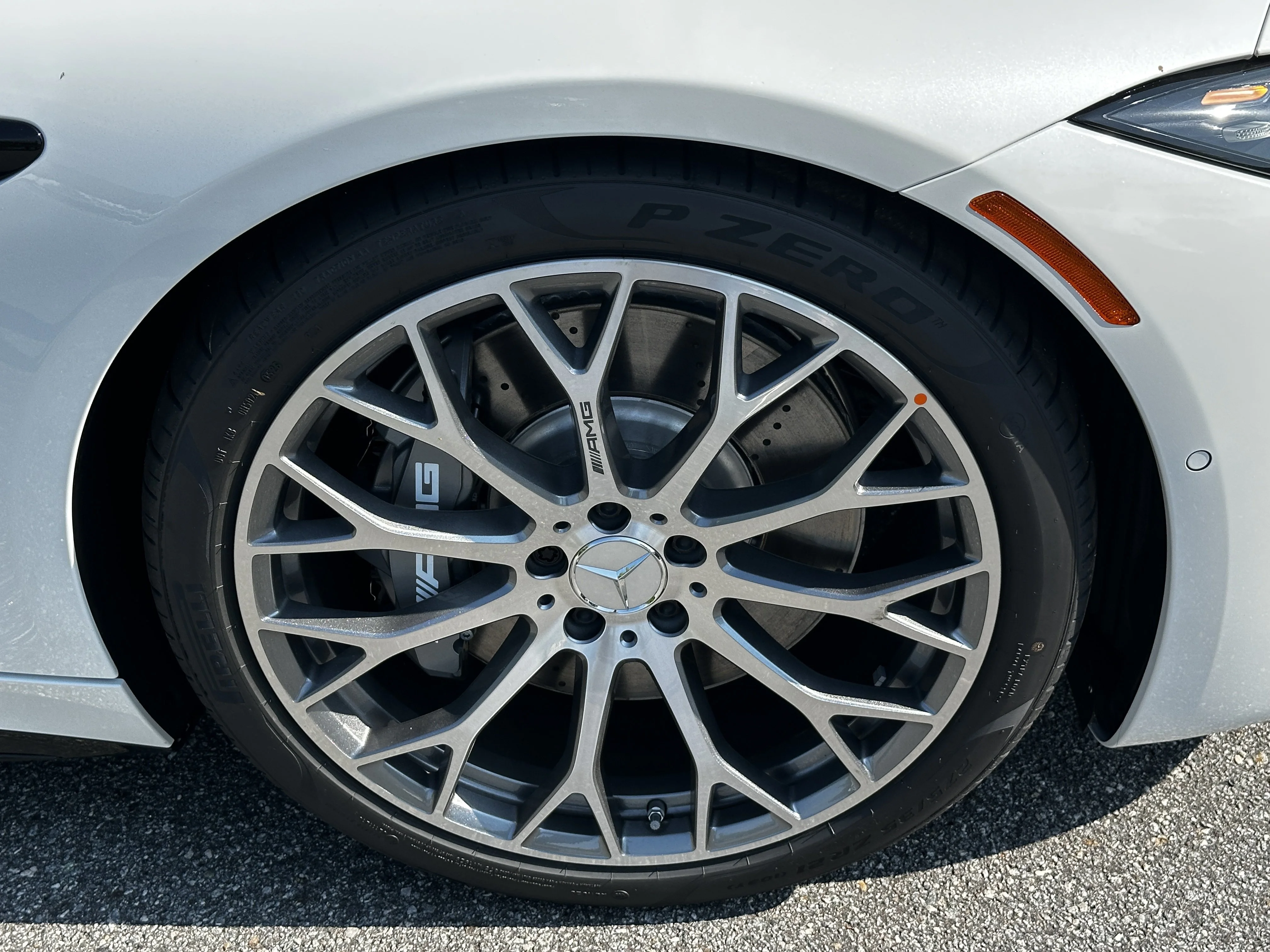 New 2026 MANUFAKTUR Moonlight White Metallic Mercedes-Benz AMG® SL 43 image 14