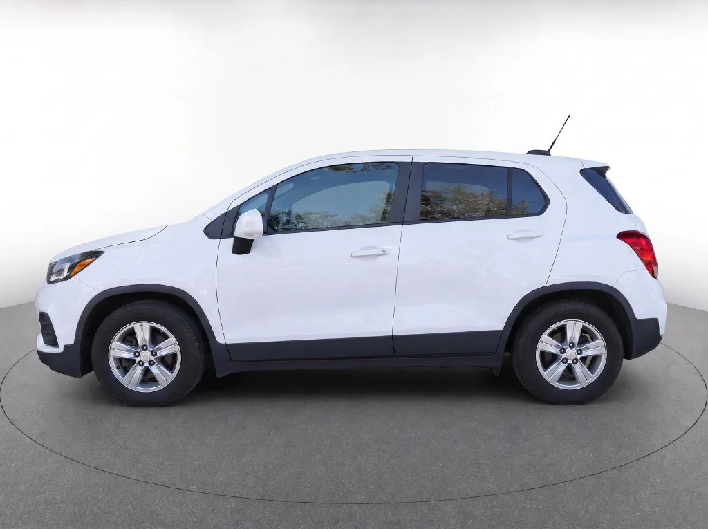 Used 2019 SUMMIT WHITE Chevrolet LS image 6