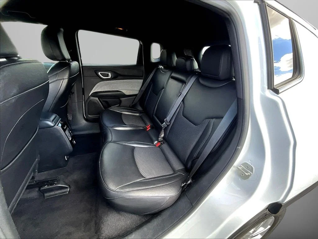 Used 2024 White Jeep Latitude image 20
