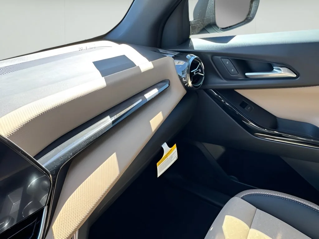 New 2027 Polar White Tricoat Chevrolet ACTIV image 24