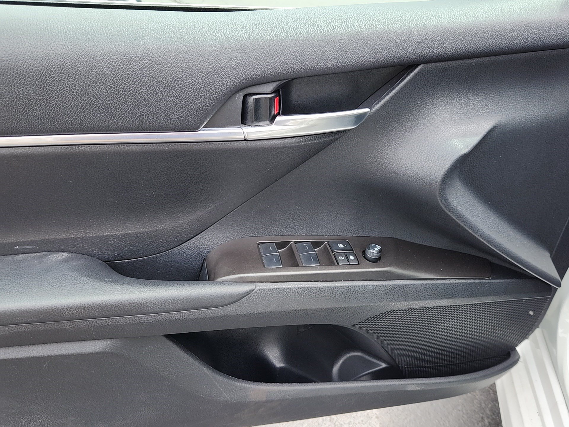 Certified Used 2024 Ice Cap Toyota SE image 10