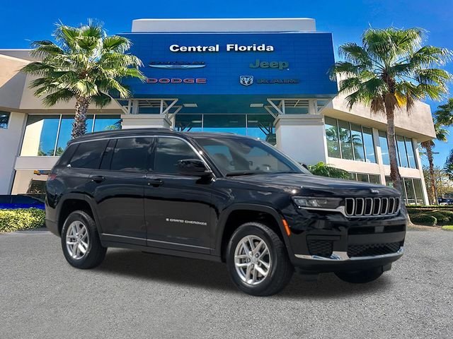 New 2026 Diamond Black Crystal Pearl-Coat Exterior Paint Jeep Laredo image 2