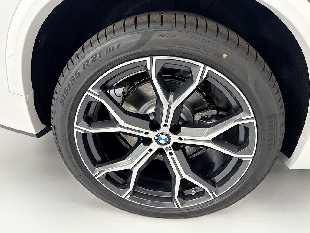 New 2026 White Metallic BMW xDrive40i image 32