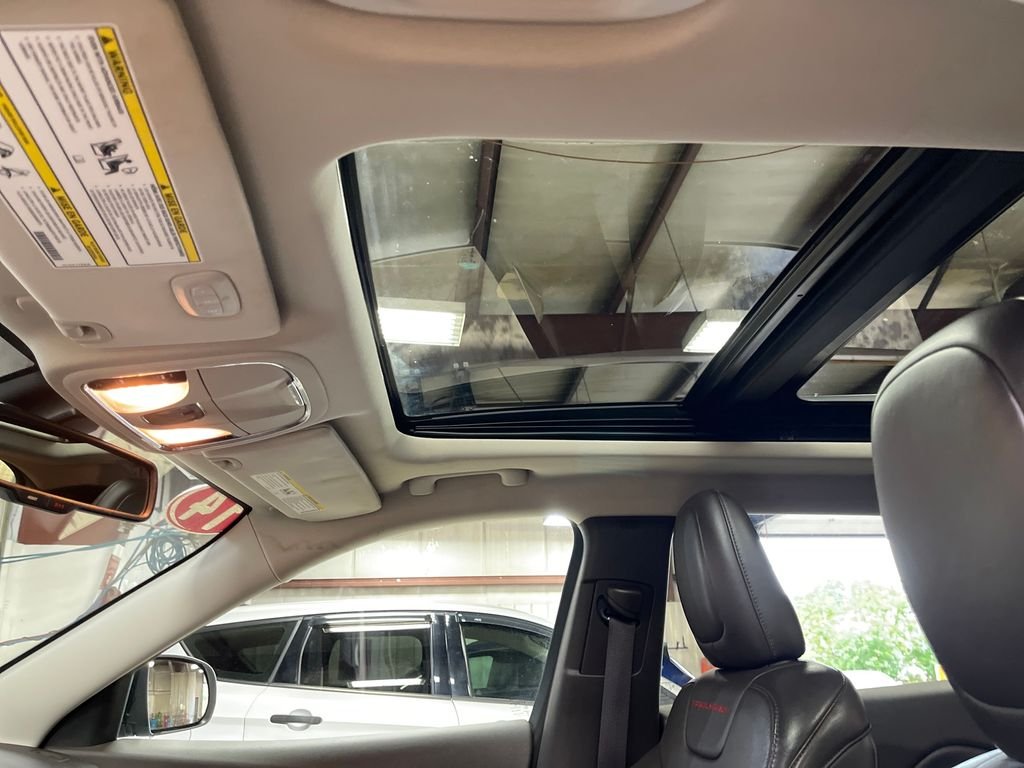 Used 2014 White Jeep Trailhawk image 13