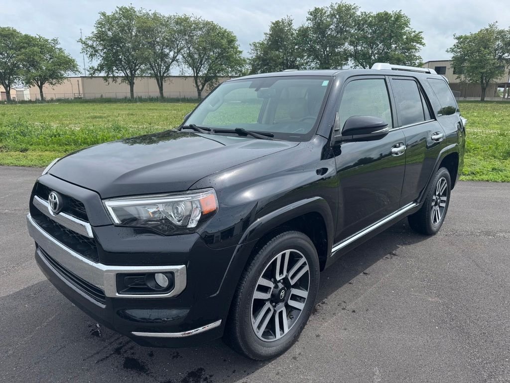 Used 2019  Toyota Limited image 3